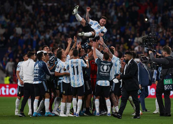则是他率领完全成熟的阿根廷队再次冲击世界之巅的最后机会
